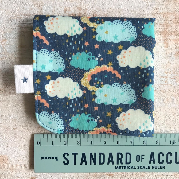 ★再販★LIBERTY＆ダブルガーゼのハンカチ【M17×17 ランブルアンドロアー/ライトブルー】 3枚目の画像