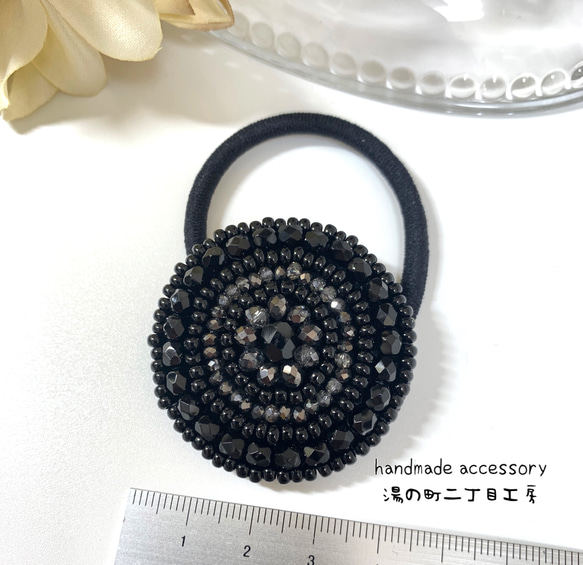 【再販】BLACK×ビーズ 刺繍ヘアゴム 3枚目の画像