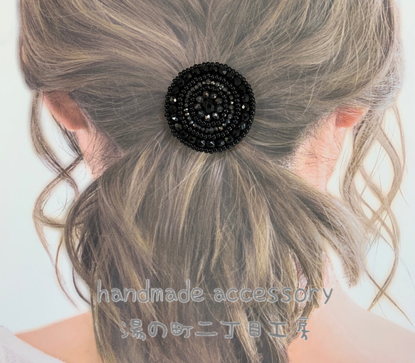 【再販】BLACK×ビーズ 刺繍ヘアゴム 2枚目の画像