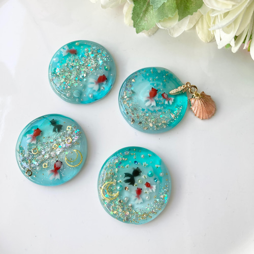 金魚さんとサイダーcolorの泡の世界♡神秘的なレジンブローチ ブローチ