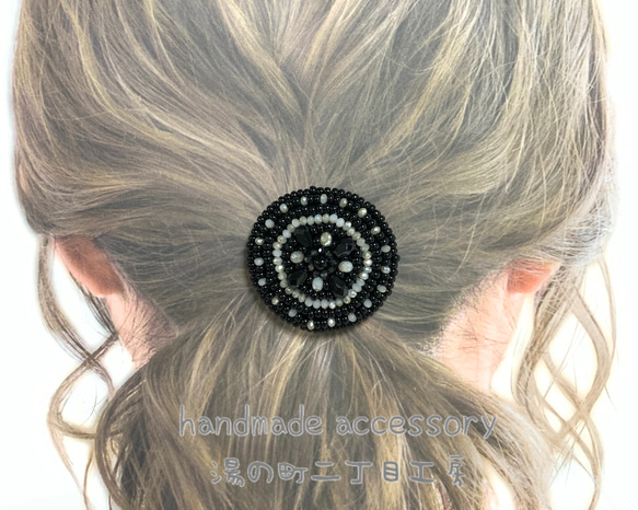 BLACK×Flower ビーズ 刺繍ヘアゴム 2枚目の画像