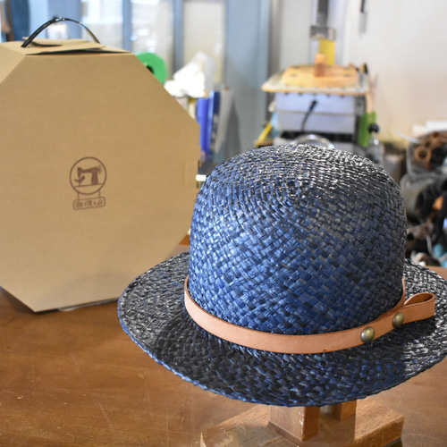 木型で作った丸型の麦わら帽子 ハット 関口善大靴工房 通販