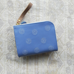 刺繡皮革錢包“SHABON”Hanada 淡藍色 x 白色（牛皮）雙折迷你錢包 第5張的照片