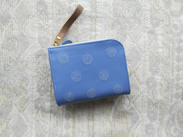 刺繍革財布『SHABON』はなだLightBlue×ホワイト（牛革）二つ折りミニ財布 5枚目の画像