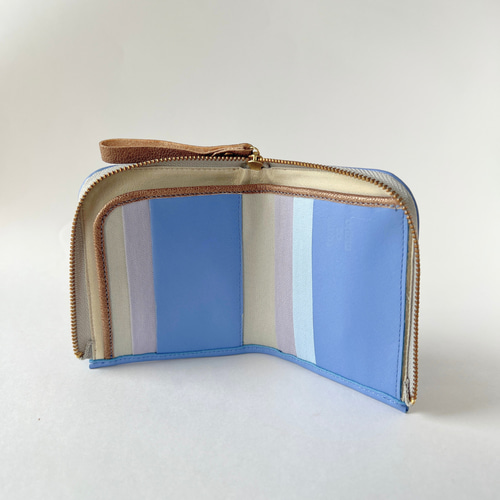 刺繍革財布『White Flowers』はなだLightBlue（牛革）二つ折りミニ財布