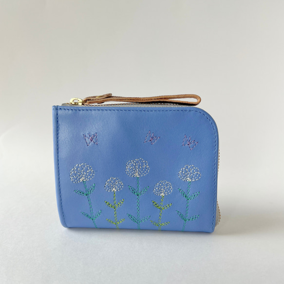 刺繍革財布『White Flowers』はなだLightBlue（牛革）二つ折りミニ財布