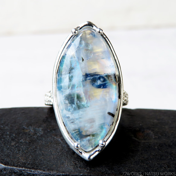 トルマリン in ムーンストーンリング / Tourmaline in Moonstone Ring 2枚目の画像