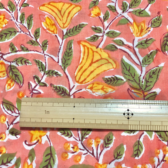 【50cm単位】ピンクオレンジイエローフラワー　インドハンドブロックプリント生地　テキスタイル　コットン 6枚目の画像