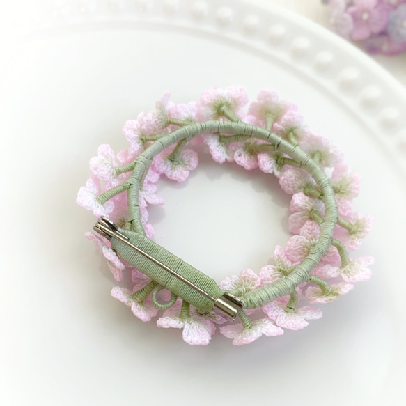 ピンク　紫陽花のリース型ブローチ　レース編みアクセサリー　あじさい　アナベル 6枚目の画像