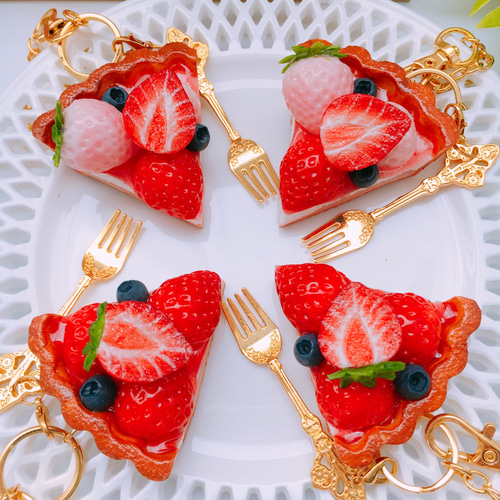 ごろっといちごのタルトバックチャーム フォーク付き☆誕生日