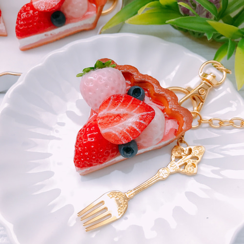 完熟いちごと白いちごのタルトバックチャーム フォーク付き☆誕生日