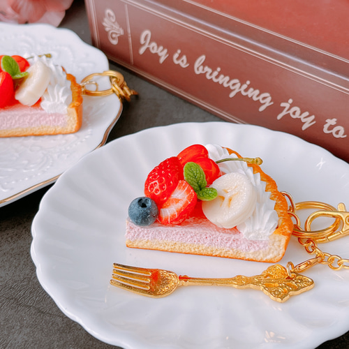 チェリーといちご＆バナナのタルトバックチャーム フォーク付き ☆誕生