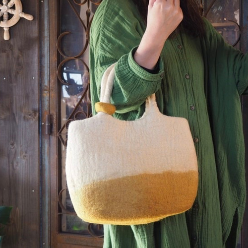 羊毛フェルト　トートバッグ　ハンドメイド 羊毛フェルト - トートバッグの人気通販 | minne byGMOペパボ