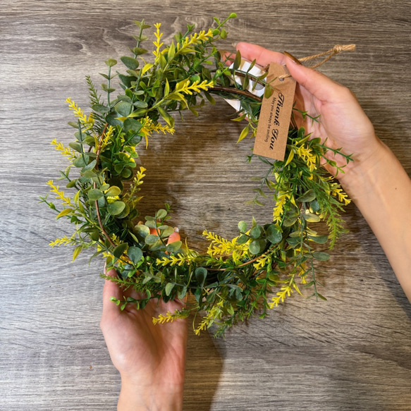 人感センサーで光る ウェルカムリース 黄色 フェイクグリーン  造花 4枚目の画像