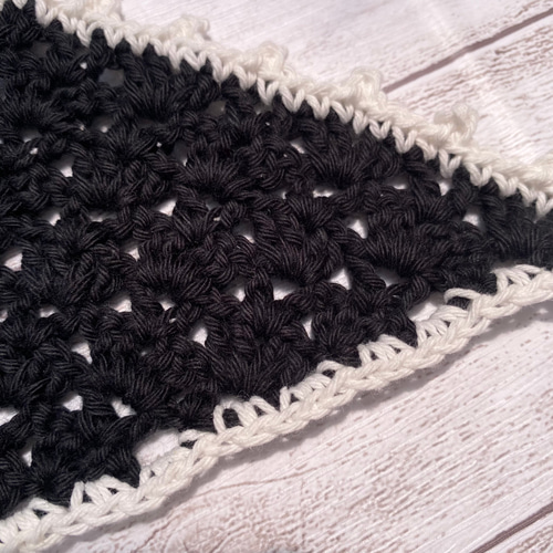 NO.3122037】ハンドメイド カーチフ 三角巾 グラニー編み ブラック