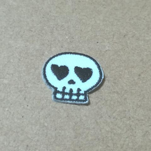 縁取り刺繍がいこつハートスカル刺繍ワッペン/ハロウィン秋