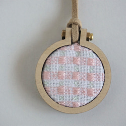 刺繍ペンダント「模様02（ピンク）」 3枚目の画像