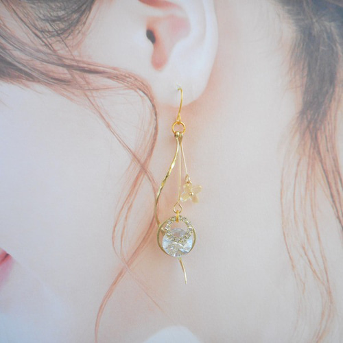 K16輝くジルコニアと小さなお花の上品ウェーブピアス/イヤリング♡春 