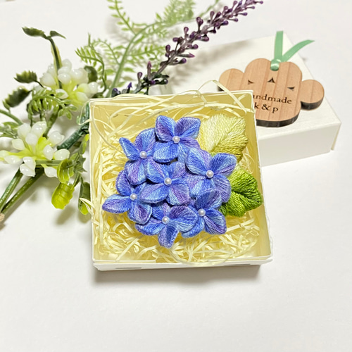 紫陽花のブローチ 立体刺繍 刺繍ブローチ ブローチ handmade