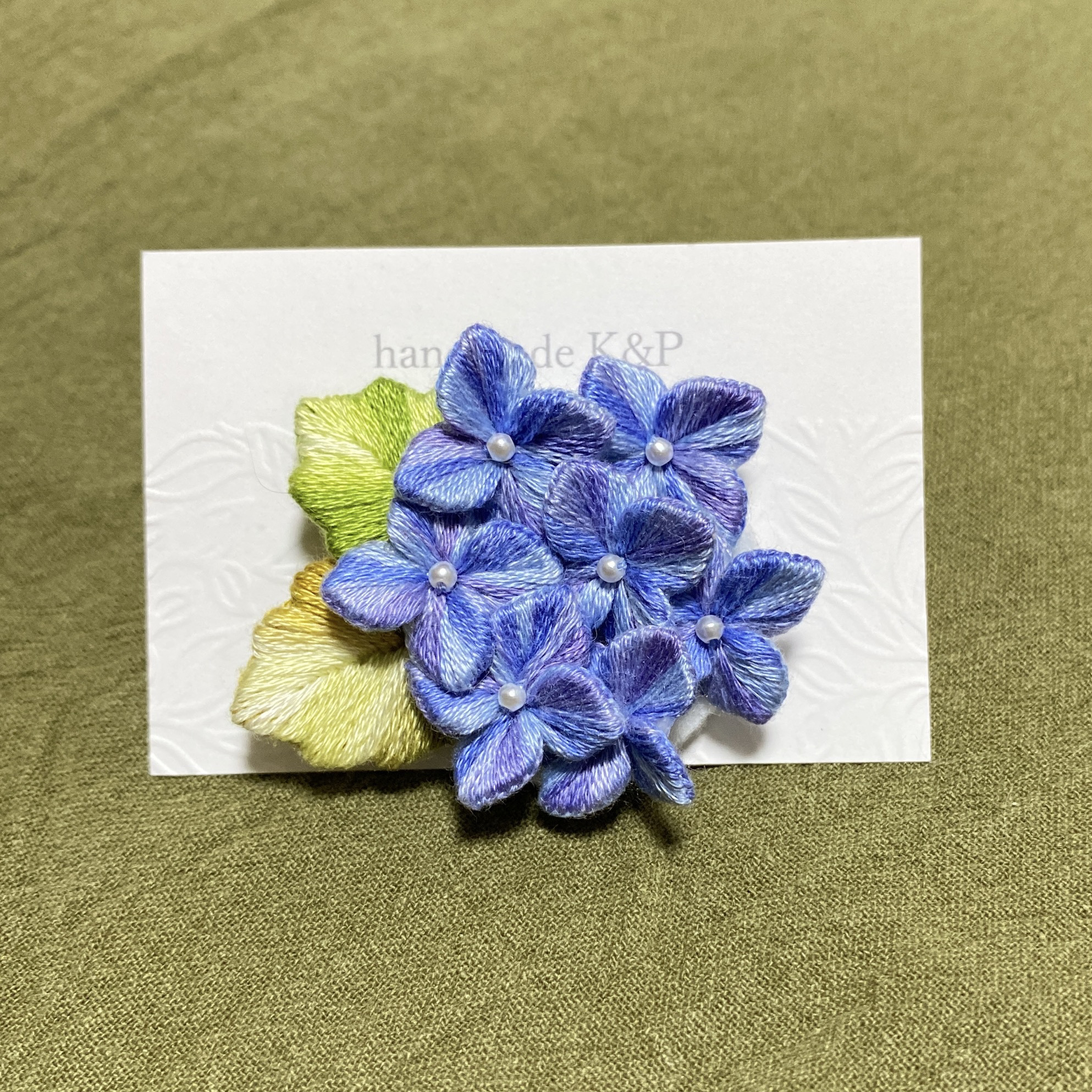 スパティフィラムの立体刺繍ブローチ