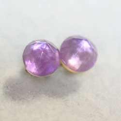 （1 件）白色貝殼和紫水晶耳釘（8 毫米，鈦耳釘） 第1張的照片