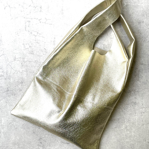 未使用級✨美品✨クレイサス　トートバッグ　A4収納　大容量　レザー　シルバー金具 nil】レザー トートバッグ S 変形2way 金箔 箔押しロゴ入り