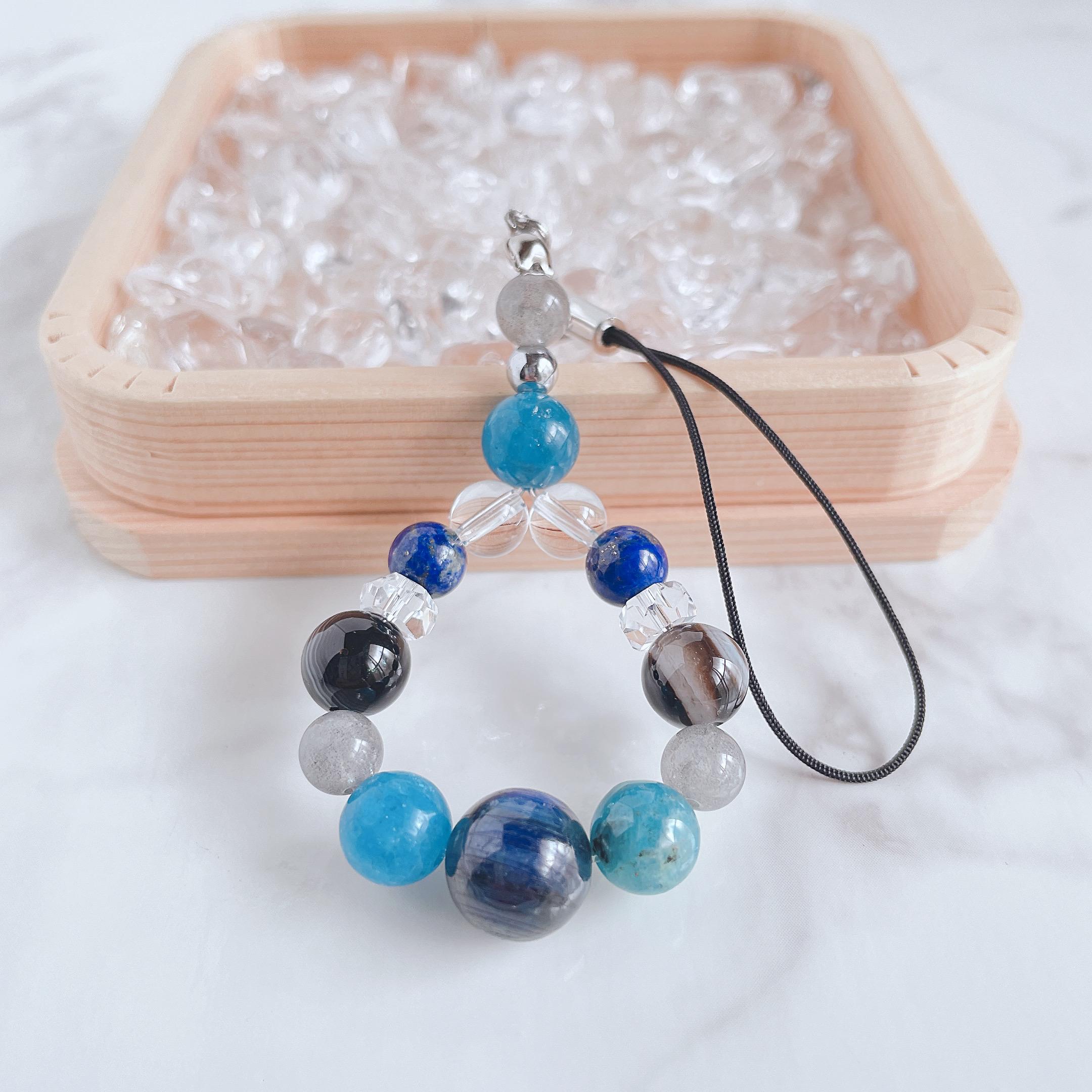 ✦過去の束縛を手放し、新たな未来へ 天然石ストラップ｜カイヤナイト・天眼石・アパタイト・ラピスラズリ No444S 5,120円