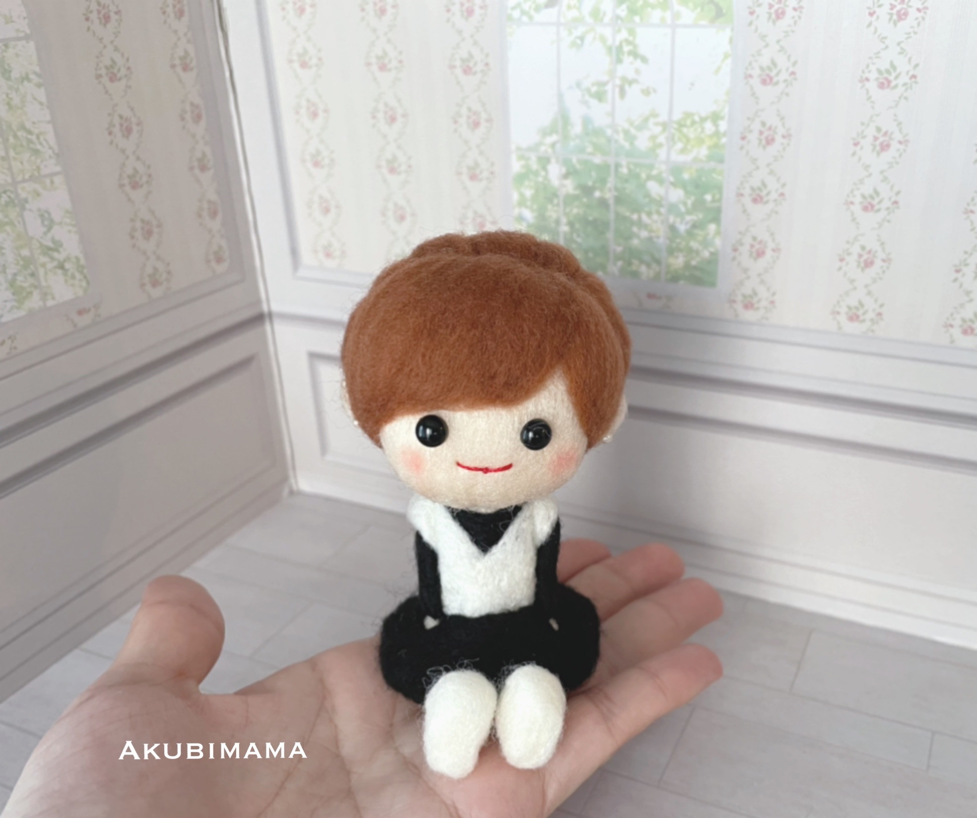 ハンドメイド　海外作家　ポーランド エルフ耳の手のひらサイズ人形 ハンドメイド 海外作家 ポーランド エルフ耳の手のひらサイズ