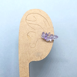 triangle  earcuff (ライトカラーアメジスト) 天然石 片耳 ステンレス イヤーカフ 4枚目の画像