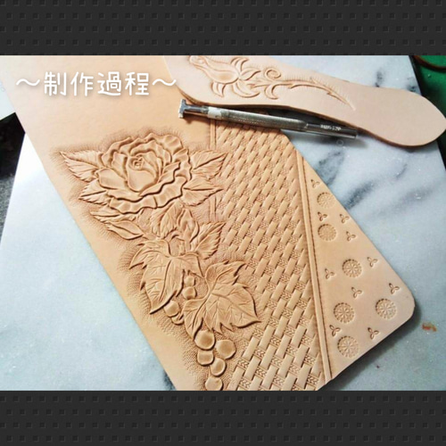 花柄レザー半円形ポーチ　カービング 花柄レザー半円形ポーチカービング