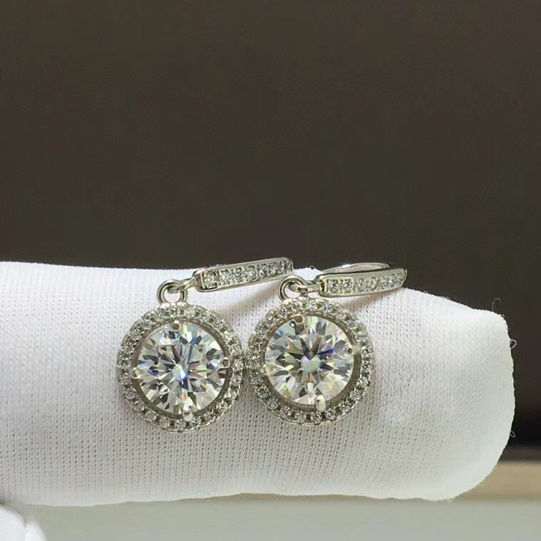 【合計2カラット 】輝くモアサナイト ピアス s925