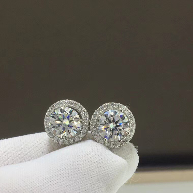 【合計2カラット 】輝くモアサナイト ピアス s925