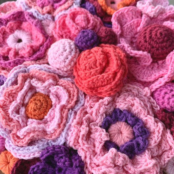 かぎ針編み　花のオーナメント　壁飾り　壁掛け　ウォールデコ　刺繍糸　かぎ針編み　あみぐるみ　編みぐるみ 2枚目の画像