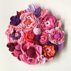 かぎ針編み　花のオーナメント　壁飾り　壁掛け　ウォールデコ　刺繍糸　かぎ針編み　あみぐるみ　編みぐるみ 1枚目の画像