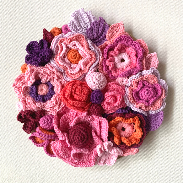 かぎ針編み 花のオーナメント 壁飾り 壁掛け ウォールデコ 刺繍