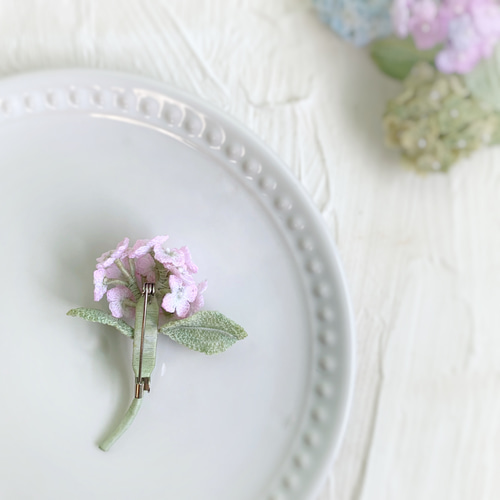 ピンク 紫陽花のブローチ レース編みアクセサリー あじさい アナベル