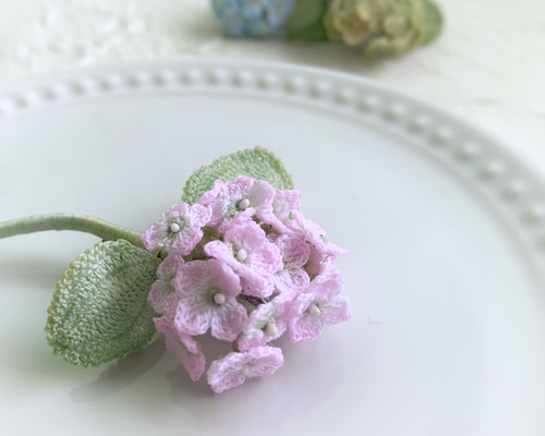 ピンク 紫陽花のブローチ レース編みアクセサリー あじさい アナベル