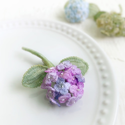 パープル　紫陽花のリース型ブローチ　レース編みアクセサリー　あじさい　アナベル 1枚目の画像