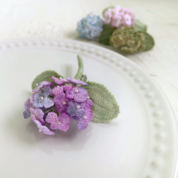 パープル　紫陽花のリース型ブローチ　レース編みアクセサリー　あじさい　アナベル 3枚目の画像