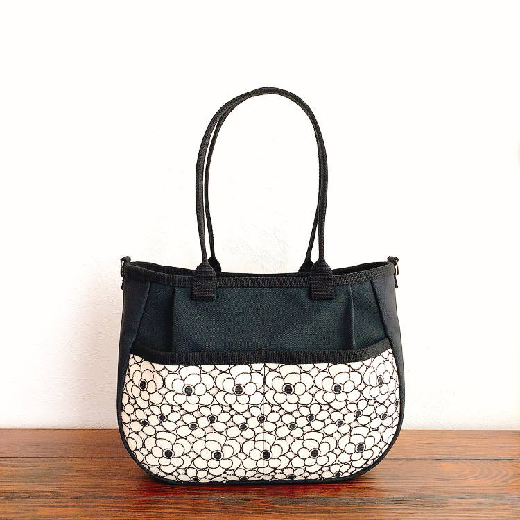 ♥️中♥️ころりんバッグ　ショルダー　トートバッグ　コットンレース　黒　2WAY 斜め掛け　ファスナー　帆布　刺繍