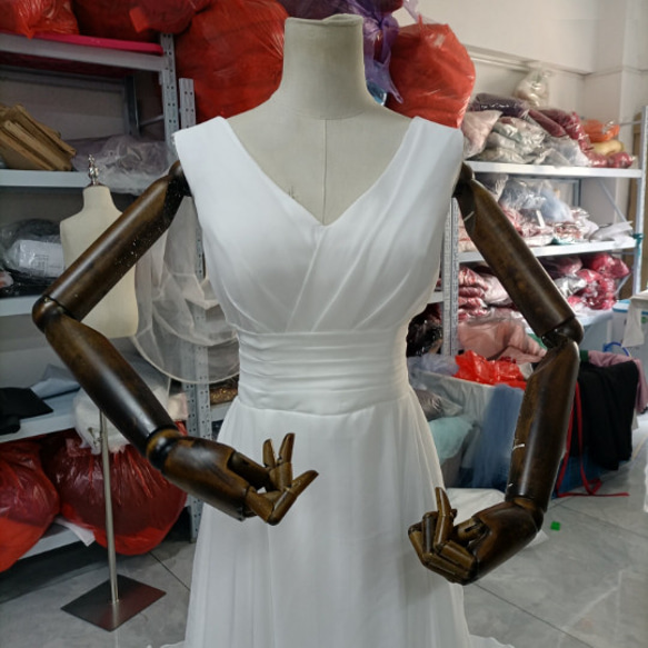 高品質！ ウェディングドレス Vネック 編み上げ ロングトレーン プリンセスライン 結婚式/披露宴 2枚目の画像