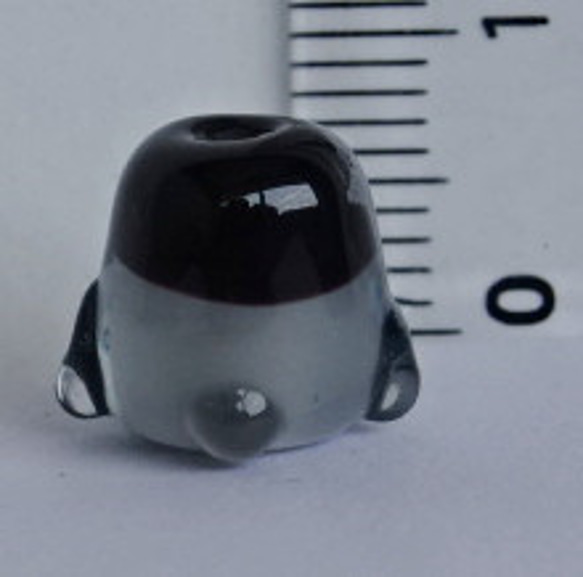 いろんな金具が選べます！　小さなとんぼ玉の皇帝ペンギンの赤ちゃん 12枚目の画像