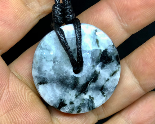レア珍品 糸魚川白黒花翡翠玉環 ネックレス・ペンダント ケンちゃんの