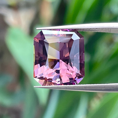 アメトリンルース 9.97カラットのシザーカット パープルとオレンジの