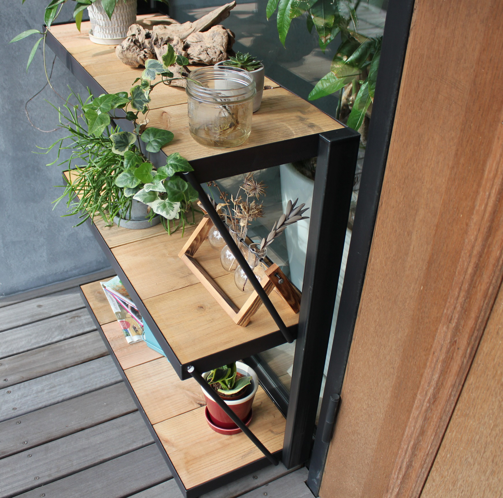 アイアン製の３段シェルフラック『wash up shelf-ruck』　玄関アプローチ　観葉植物　アパレル　リビング