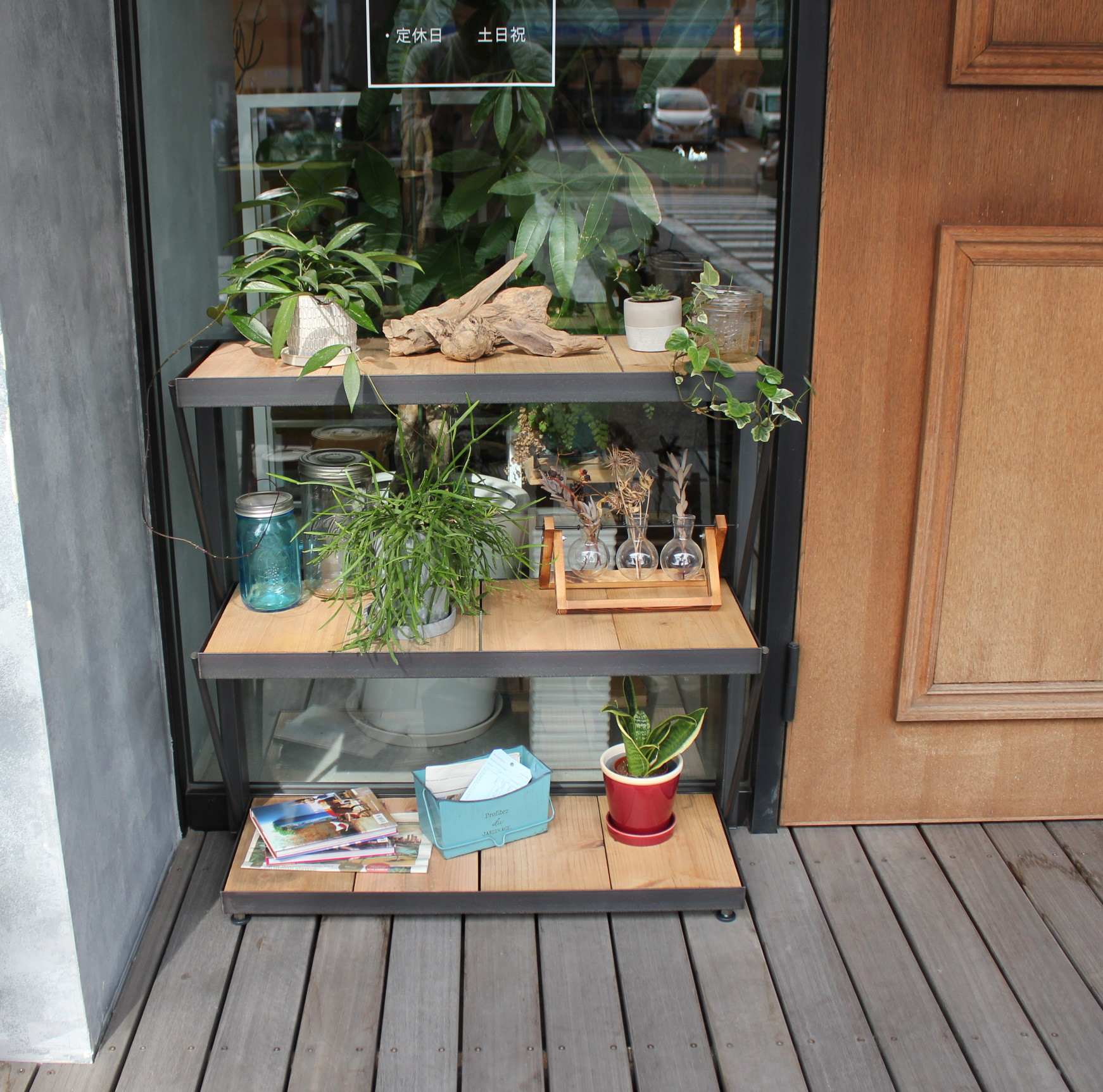 アイアン製の３段シェルフラック『wash up shelf-ruck』　玄関アプローチ　観葉植物　アパレル　リビング