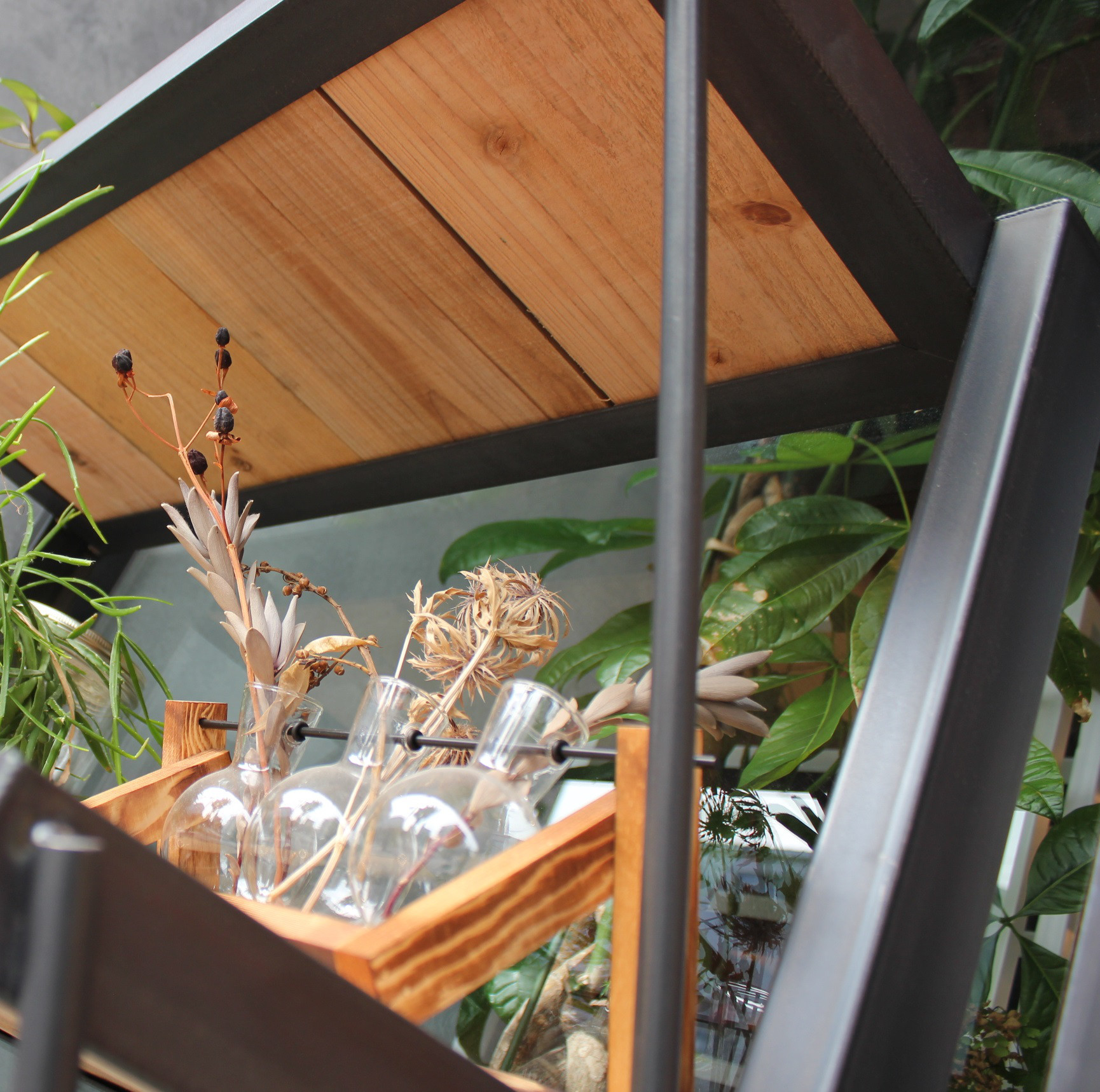 アイアン製の３段シェルフラック『wash up shelf-ruck』　玄関アプローチ　観葉植物　アパレル　リビング