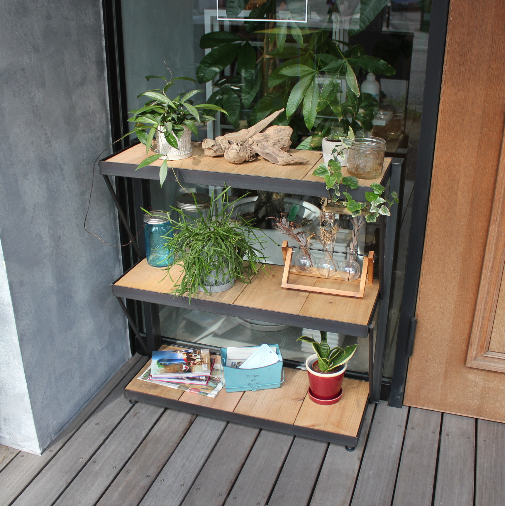 アイアン製の３段シェルフラック『wash up shelf-ruck』　玄関アプローチ　観葉植物　アパレル　リビング