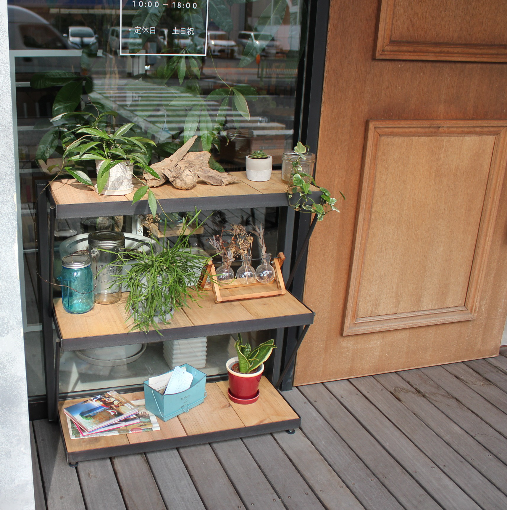 アイアン製の３段シェルフラック『wash up shelf-ruck』　玄関アプローチ　観葉植物　アパレル　リビング