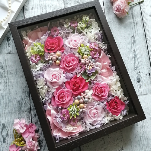 特別な贈り物に♪】プリザーブドフラワーの特大フレームアレンジ A4